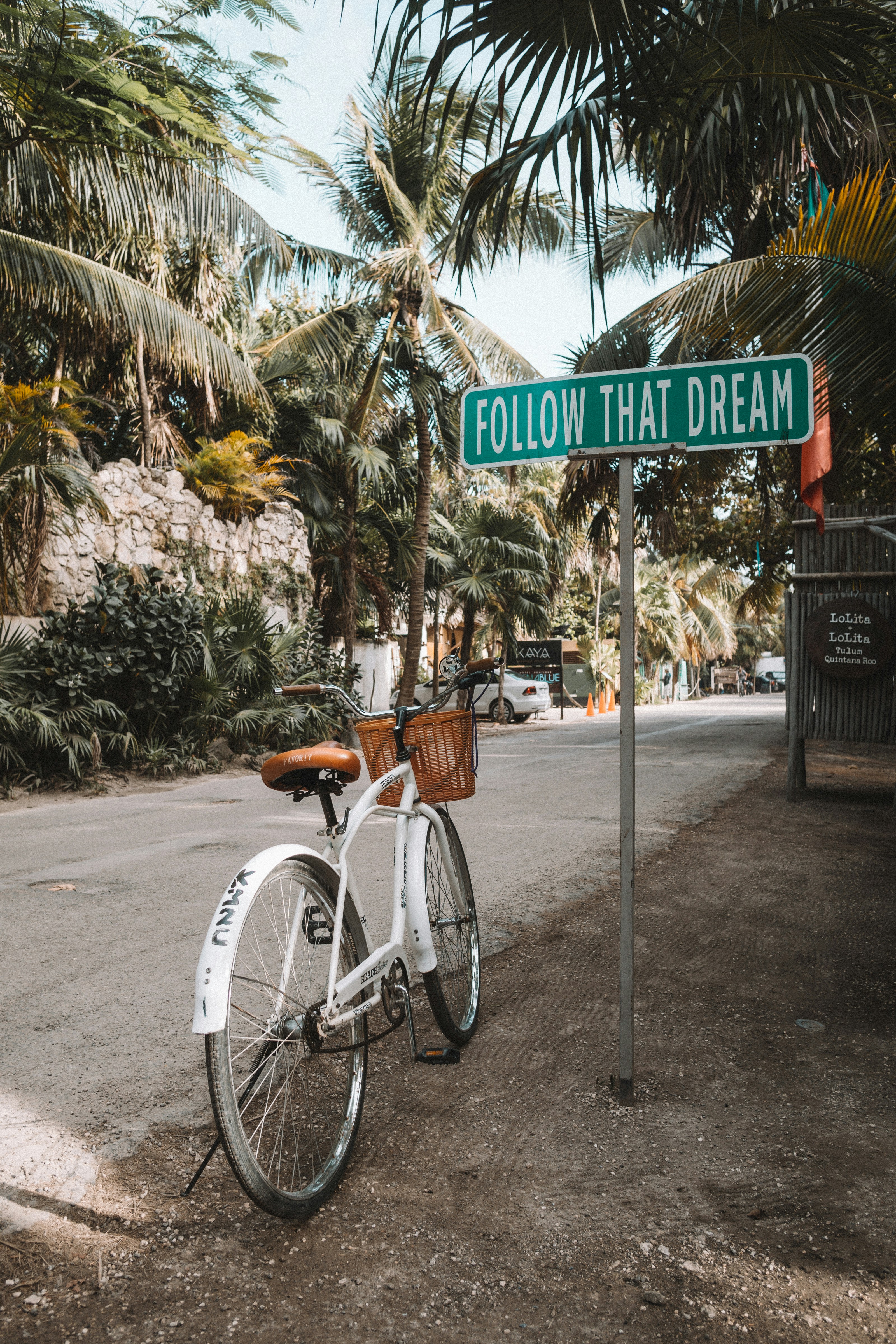 Unsplash - Alex Azabache